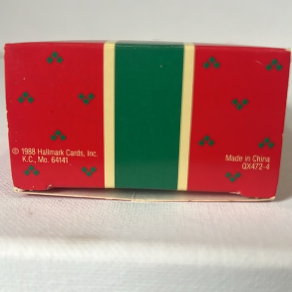 Vintage Sleeping Slipper Spaniel Hallmark Christmas Ornament 1998 - Picture 8 of 9